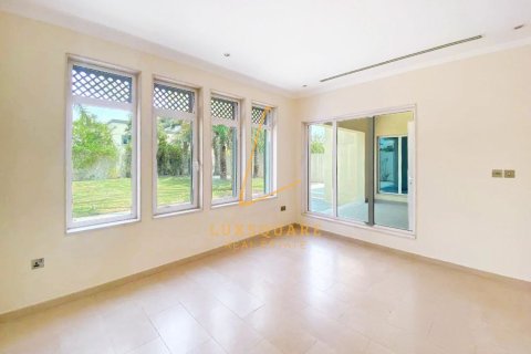Villa en Jumeirah Park, Dubai, EAU 3 dormitorios, 700 m² № 726144