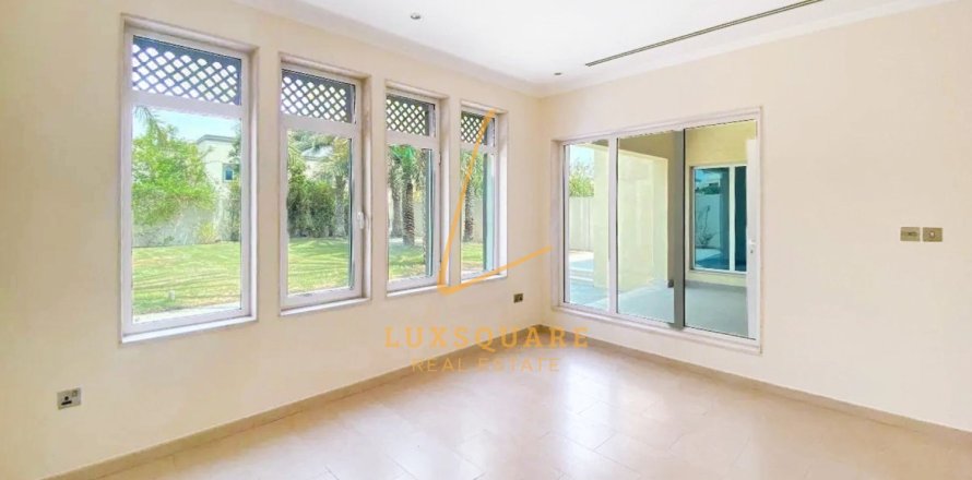Villa in Jumeirah Park, Dubai, UAE 3 bedrooms, 700 sq.m. № 726144