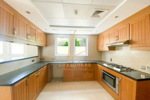 Villa in Jumeirah Park, Dubai, UAE 3 bedrooms, 700 sq.m. № 726144 - photo 2