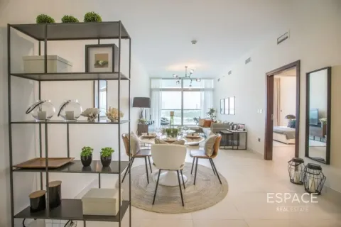 Apartment in AZURE RESIDENCES in Palm Jumeirah, Dubai, UAE 1 bedroom, 129 sq.m. № 661377 - photo 2