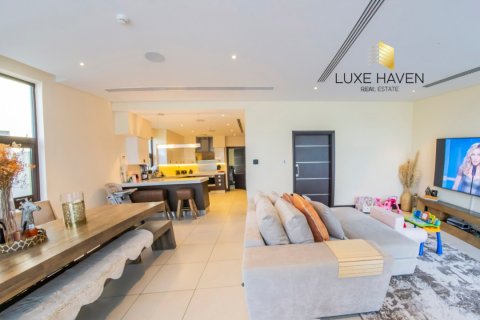 Villa til salg i Jumeirah Golf Estates, Dubai, UAE 5 soveværelser, 478.82 kvm № 378322 - foto 8