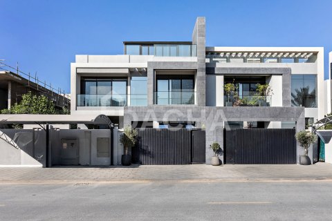 Vila v Nadd Al Sheba, Dubai, SAE 5 spální, 527 m2 č. 723136