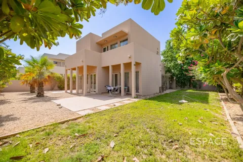 Villa asukohaga Arabian Ranches, Dubai, AÜE: 3 magamistoaga, 309 m² Nr 738308