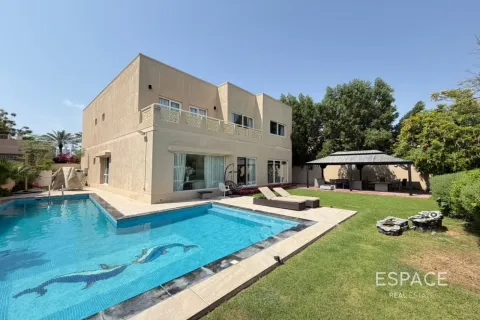 Villa i Meadows, Dubai, UAE 5 soveværelser, 353 kvm № 738309