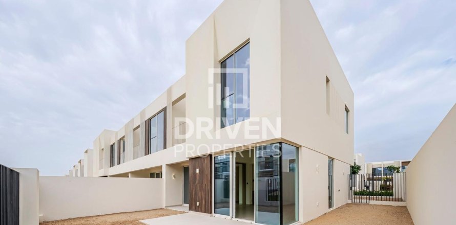 Townhouse in The Valley, Dubai, UAE 4 bedrooms, 258.08 sq.m. № 757337