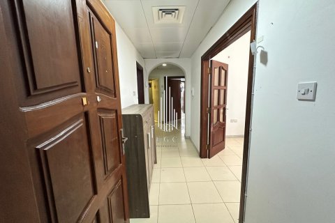 בניין למכירה ב Tourist Club Area, Abu Dhabi, איחוד האמירויות 8026.8 מ"ר, מספר 535310 - תמונה 9