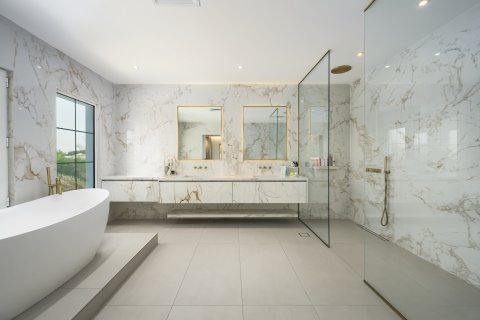Villa en venta en Jumeirah Golf Estates, Dubai, EAU 6 dormitorios, 975.48 m2 № 762793 - foto 17