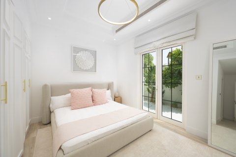 Villa en venta en Jumeirah Golf Estates, Dubai, EAU 6 dormitorios, 975.48 m2 № 762793 - foto 18