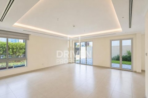 Villa à louer à Dubai Science Park, Dubai, EAU 4 chambres, 485.42 m2 № 745312 - photo 3