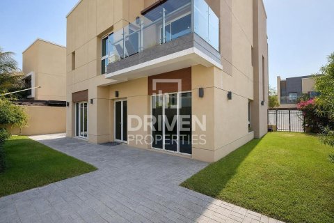 Villa à louer à Dubai Science Park, Dubai, EAU 4 chambres, 485.42 m2 № 745312 - photo 2