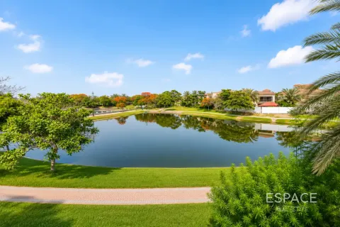 Villa asukohaga Jumeirah Islands, Dubai, AÜE: 4 magamistoaga, 491 m² Nr 738129