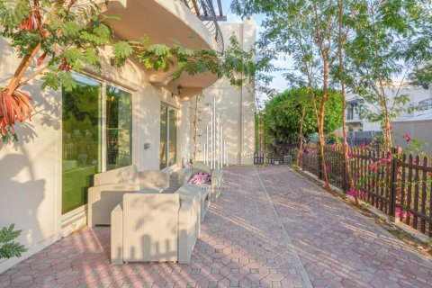 Villa in vendita a Abu Dhabi, EAU 4 camere da letto, 253.6 mq. № 545062 - foto 3