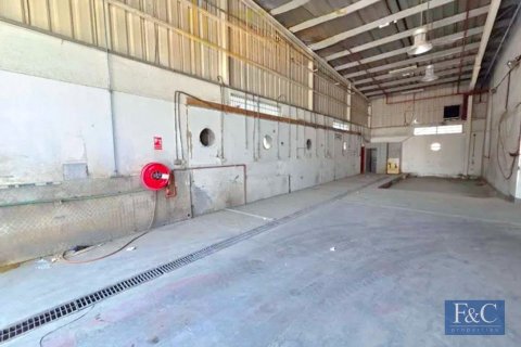 Magazinë në Al Quoz, Dubai, Emiratet e Bashkuara Arabe 3577 m2. № 704688 - Foto 6