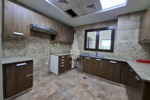 Vila di Al Salam Street, Abu Dhabi, UEA 3 kamar tidur, 261.9 m2 nomor 535120 - foto 7