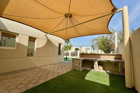 Villa in vendita a Ras Al Khaimah, EAU 4 camere da letto, 443 mq. № 734659 - foto 2