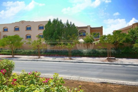 Villa in Al Reef, Abu Dhabi, UAE 4 bedrooms, 265.3 sq.m. № 410589 - photo 18