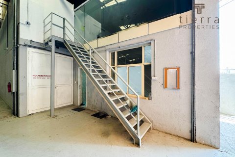 Warehouse in Al Quoz, Dubai, UAE 1858 sq.m. № 539968 - photo 2