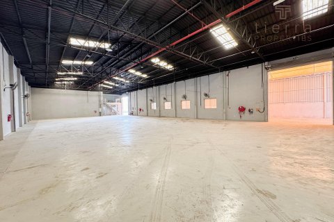 Warehouse in Al Quoz, Dubai, UAE 1858 sq.m. № 539968 - photo 4