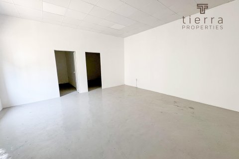 Warehouse in Al Quoz, Dubai, UAE 1858 sq.m. № 539968 - photo 12