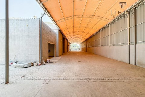 Warehouse in Al Quoz, Dubai, UAE 1858 sq.m. № 539968 - photo 17