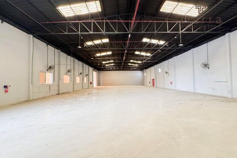Warehouse in Al Quoz, Dubai, UAE 1858 sq.m. № 539968 - photo 5