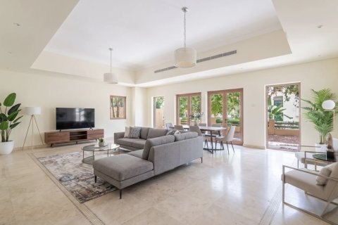 Вилла в Al Furjan, Дубай, ОАЭ 5 спален, 422м2 № 751305