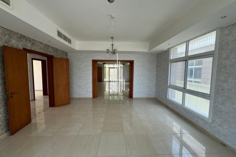 Huvila Khalifa City, Abu Dhabi, Arabiemiraatit 4 makuuhuonetta, 679.6 m2 № 482246 - kuva 6