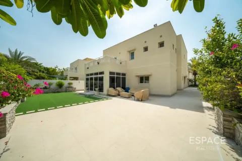 Villa til leje i Meadows, Dubai, UAE 4 soveværelser, 373 kvm № 738185 - foto 17