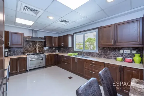 Villa til leje i Meadows, Dubai, UAE 4 soveværelser, 373 kvm № 738185 - foto 3