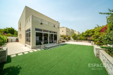 Villa em Meadows, Dubai, EAU 4 quartos, 373 m2 № 738185