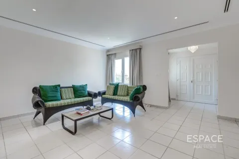 Vila di Meadows, Dubai, UEA 3 kamar tidur, 287 m2 nomor 738180 - foto 2