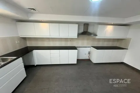 Vila v Meadows, Dubai, SAE 4 spálne, 287 m2 č. 738184 - Fotografia 5