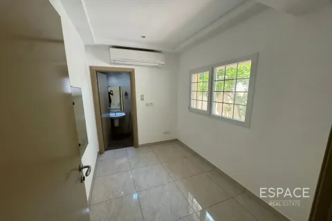Vila v Meadows, Dubai, SAE 4 spálne, 287 m2 č. 738184 - Fotografia 7