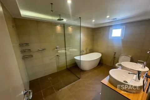 Vila v Meadows, Dubai, SAE 4 spálne, 287 m2 č. 738184 - Fotografia 17