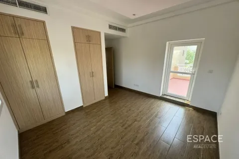 Vila v Meadows, Dubai, SAE 4 spálne, 287 m2 č. 738184 - Fotografia 8