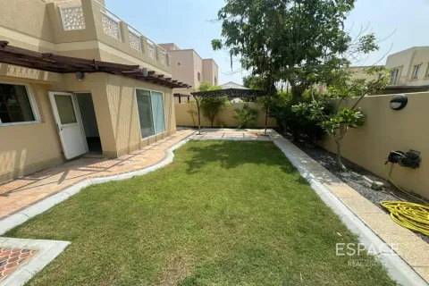 Vila v Meadows, Dubai, SAE 4 spálne, 287 m2 č. 738184 - Fotografia 19