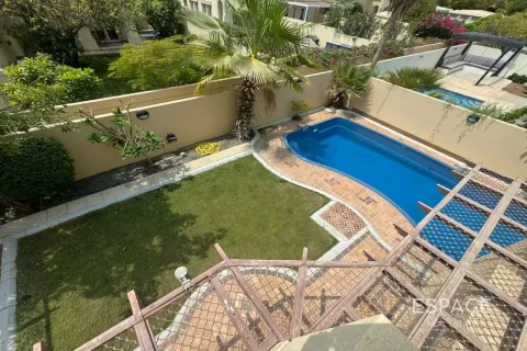 Vila v Meadows, Dubai, SAE 4 spálne, 287 m2 č. 738184 - Fotografia 18
