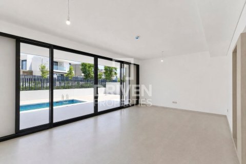 Villa para arrendamento em Jebel Ali, Dubai, EAU 4 quartos, 640.01 m2 № 765503 - foto 2