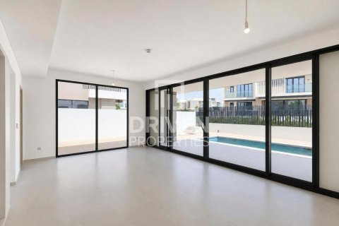 Villa para arrendamento em Jebel Ali, Dubai, EAU 4 quartos, 640.01 m2 № 765503 - foto 3