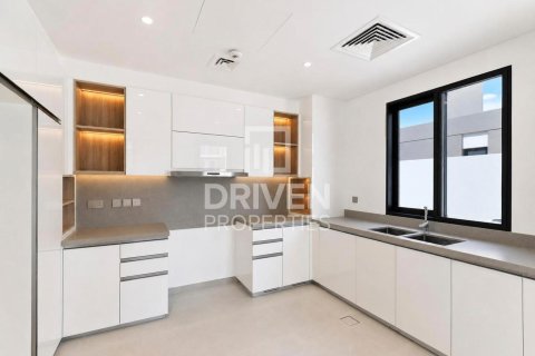 Villa para arrendamento em Jebel Ali, Dubai, EAU 4 quartos, 640.01 m2 № 765503 - foto 15