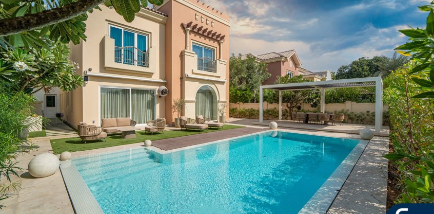 Villa in Dubai Sports City, Dubai, VAE 5 slaapkamers, 446 vr.m. nr 667599