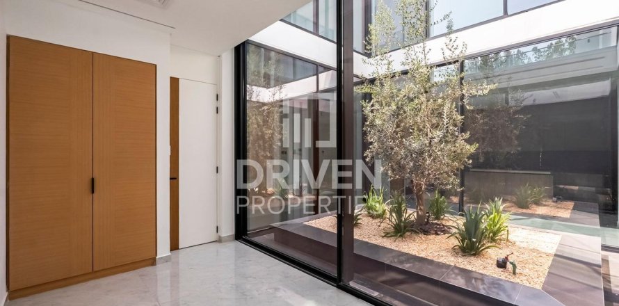 Villa in Al Barari, Dubai, UAE 5 bedrooms, 439.9 sq.m. № 761478