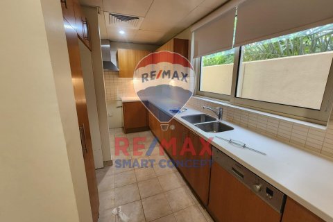 Villa in Al Raha Gardens, Abu Dhabi, UAE 3 bedrooms, 255 sq.m. № 532266