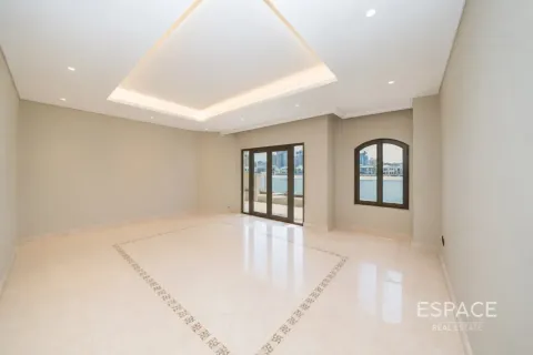 Villa sa Palm Jumeirah, Dubai, UAE 4 silid-tulugan, 465 sq.m. № 738254 - larawan 2
