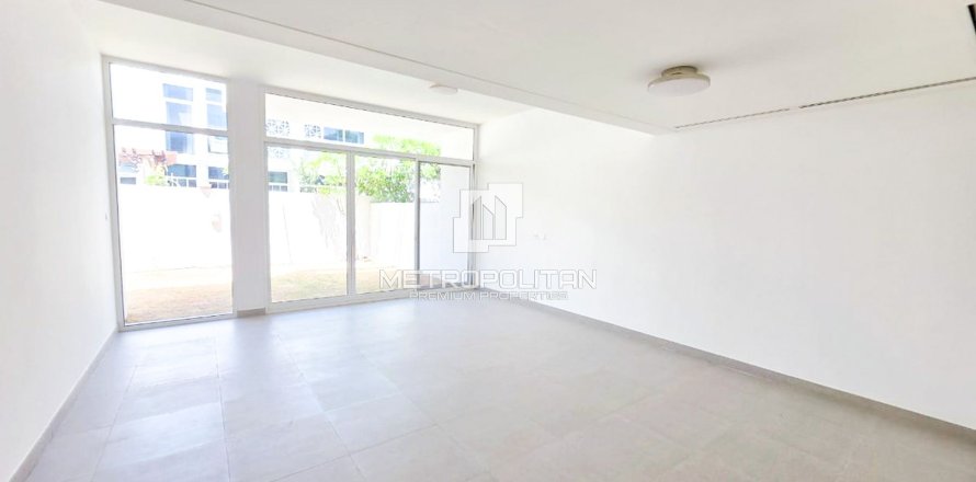 Таунхаус в Мудон, Дубай, ОАЭ 3 спальни, 186м2 № 663645