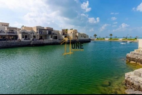 Зняти в оренду віллу в Ras Al Khaimah Waterfront, Рас-эль-Хайма, ОАЕ 2 спальні, 136.5м2, № 588314 - фото 15