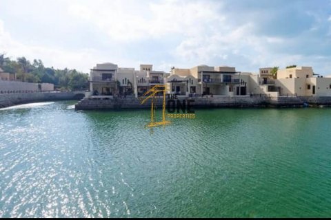 Зняти в оренду віллу в Ras Al Khaimah Waterfront, Рас-эль-Хайма, ОАЕ 2 спальні, 136.5м2, № 588314 - фото 17