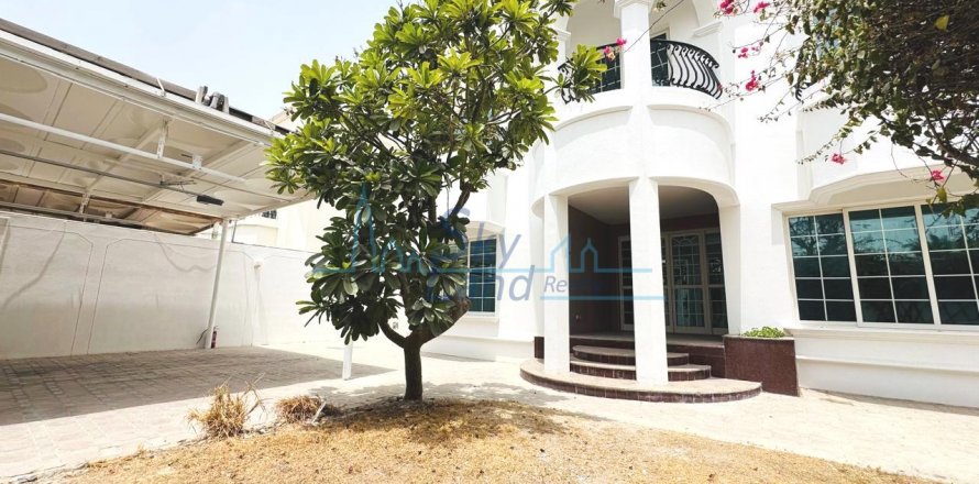 Willa w Umm Suqeim, Dubai, ZEA 4 sypialnie, 418 mkw. nr 632280
