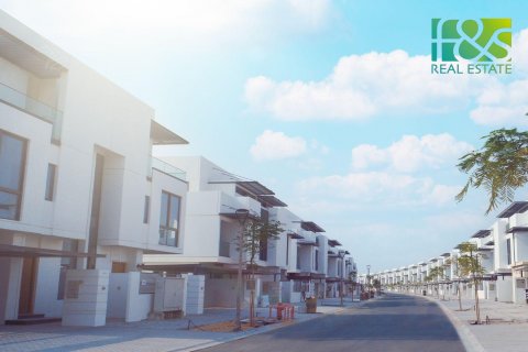 Villa i Sharjah, Emiratene 4 soverom, 242.5 kvm nr. 499772