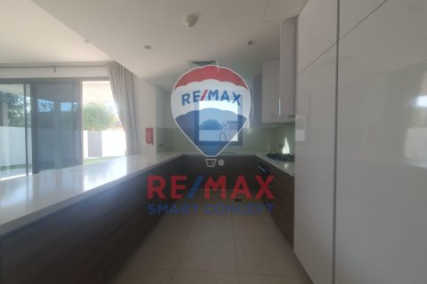 Vila na Yas Island, Abu Dhabi, SAE 4 spálne, 450 m2 č. 580375 - Fotografia 5